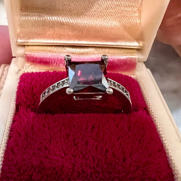 See Video! New Garnet Princess Cut Solitaire Ring with Diamond sides size 7.75 - Picture 12 of 16